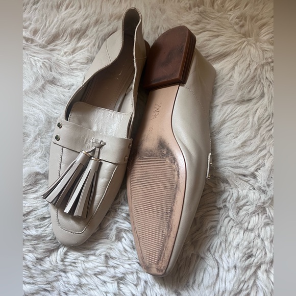 Beige/cream loafer shoes from Zara. Very soft and comfortable. - Picture 3 of 6